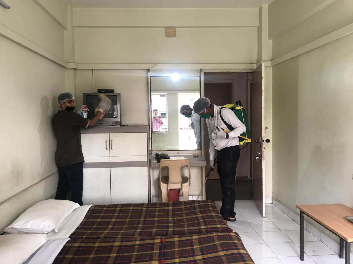 Maurya Residency Hotel Pune Bagian luar foto