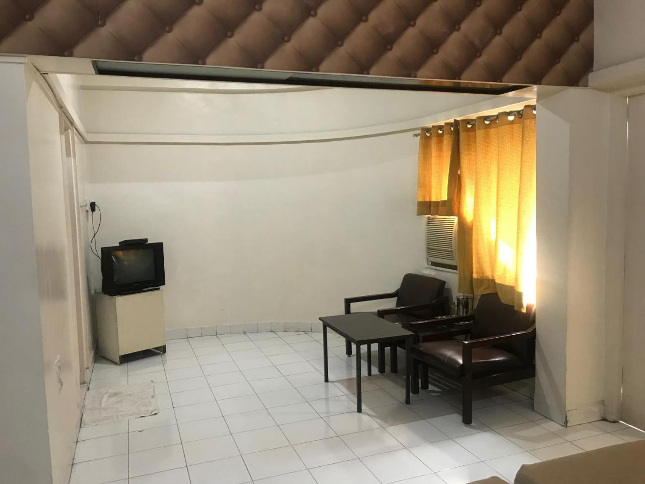 Maurya Residency Hotel Pune Bagian luar foto