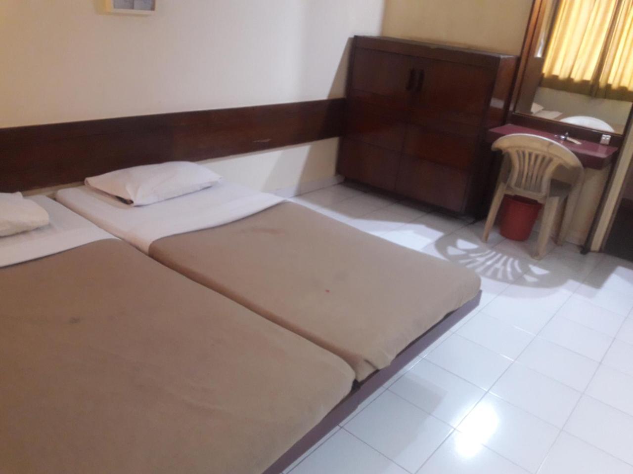 Maurya Residency Hotel Pune Bagian luar foto